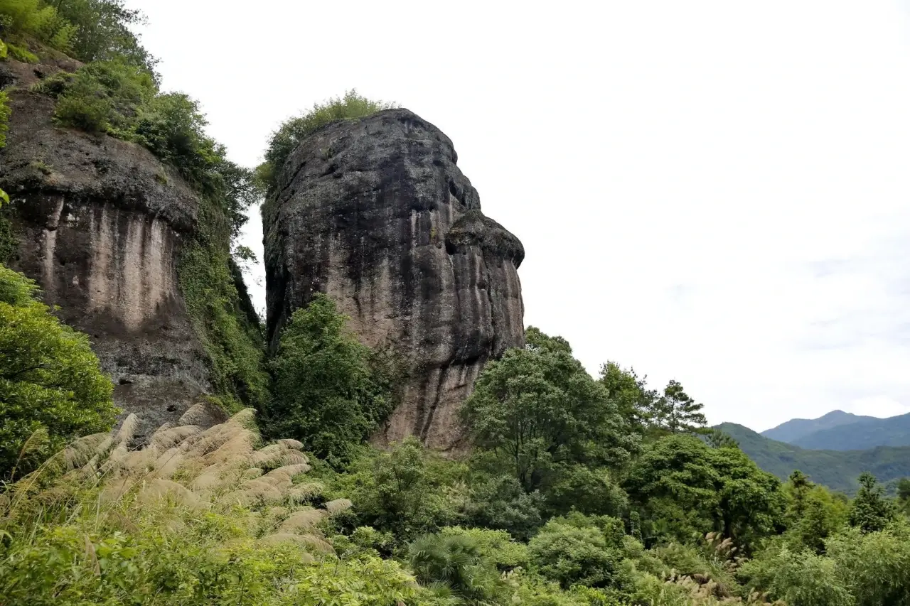 东西岩
