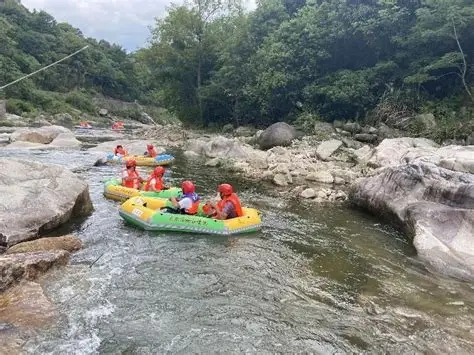 万佛山大龙潭峡谷漂流