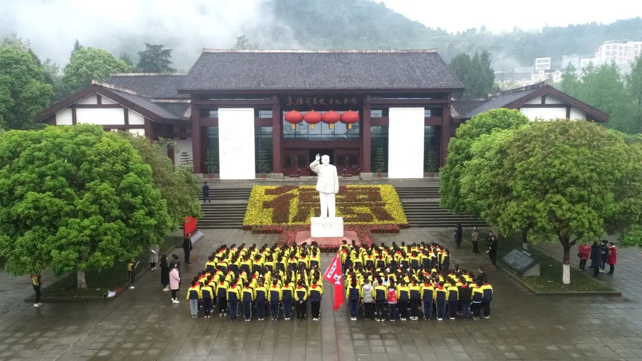 朱德塑像
