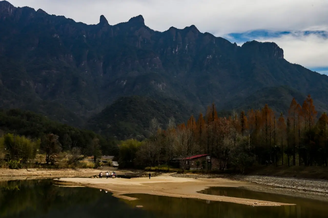 光泽乌君山
