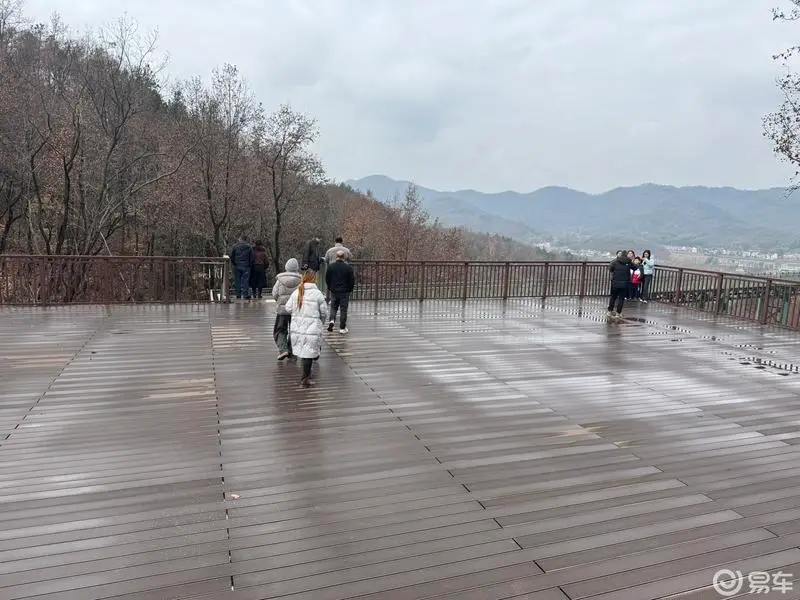 云汤烟雨玻璃栈道