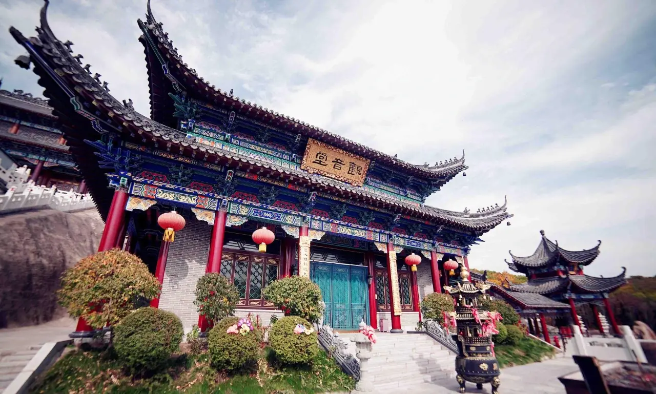 护国灵岩寺