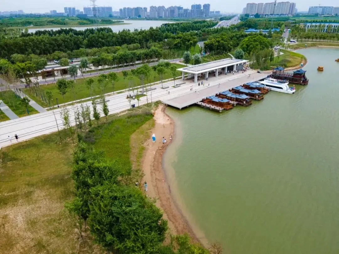 引黄调蓄湖湿地公园-白沙滩