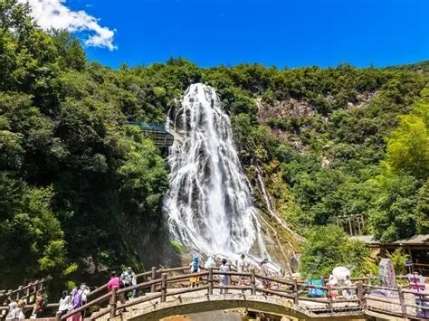大别山彩虹瀑布