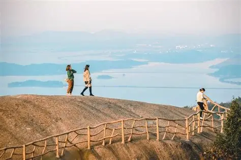 巨石山