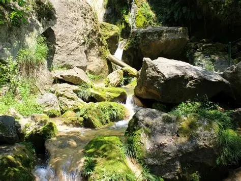 雁山瀑布