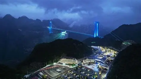 花江峡谷大桥观景台(马马崖壁画顶)