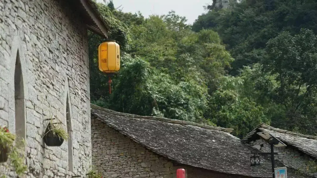 高荡千年布依古寨景区