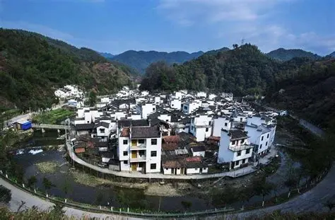 卢村