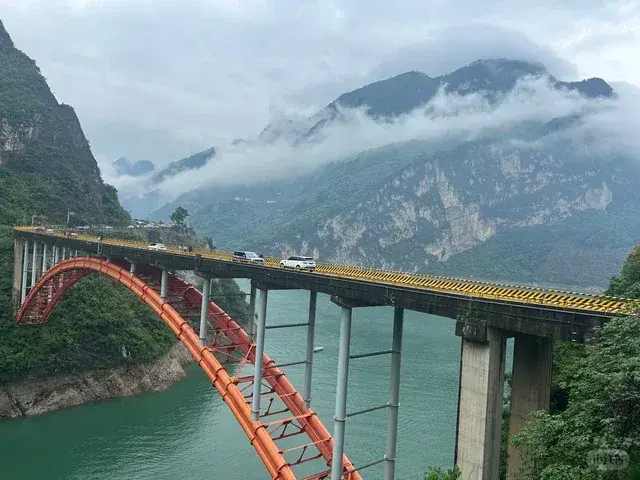 莲沱畔大桥