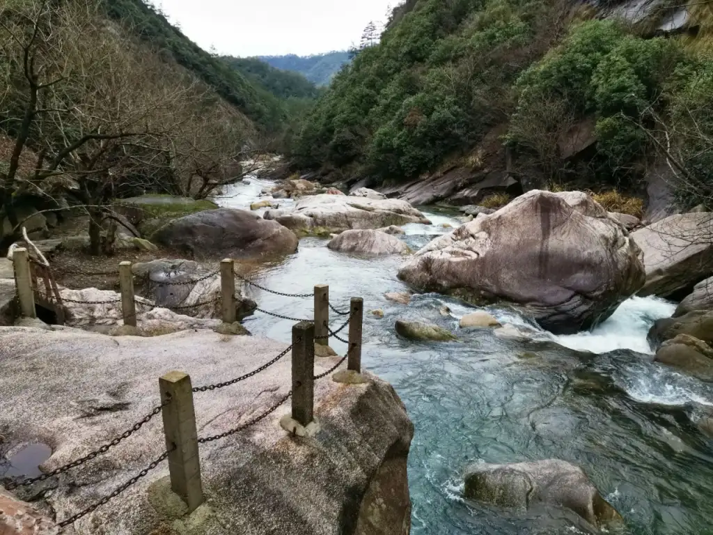 鄣山大峡谷