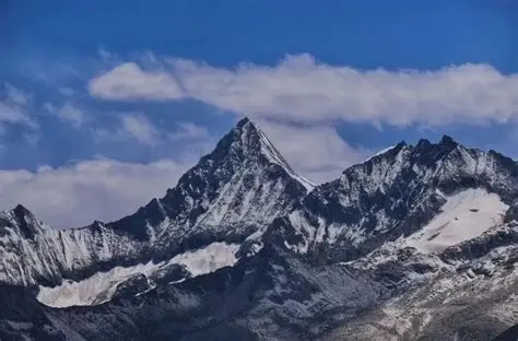 沃德贡杰雪山