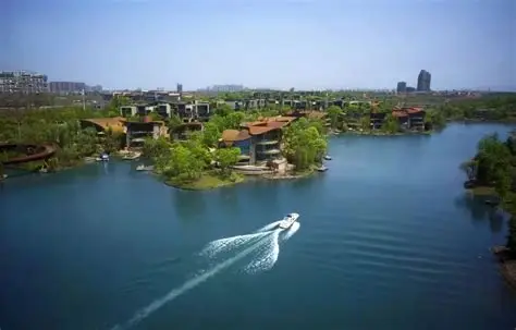 麓湖水城景区