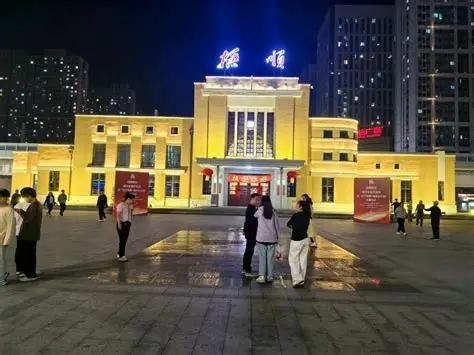 抚顺南站步行街