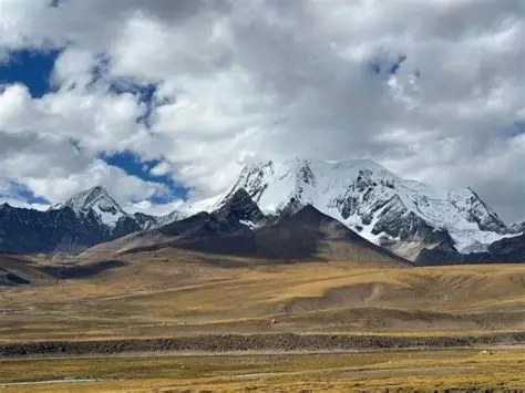 琼穆岗嘎雪山景区