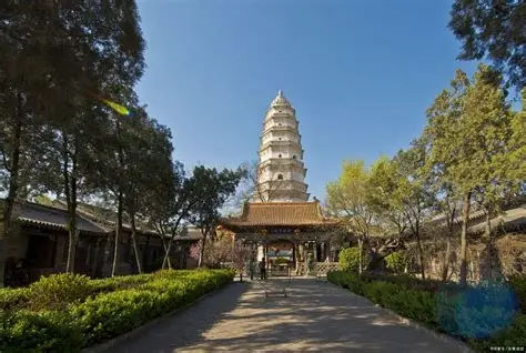 无边寺白塔