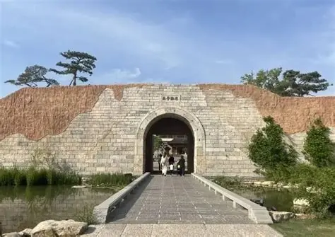 尼山鲁源村景区