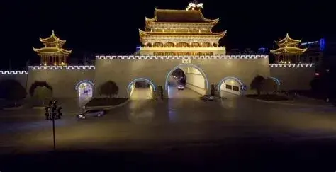 曲靖南城门