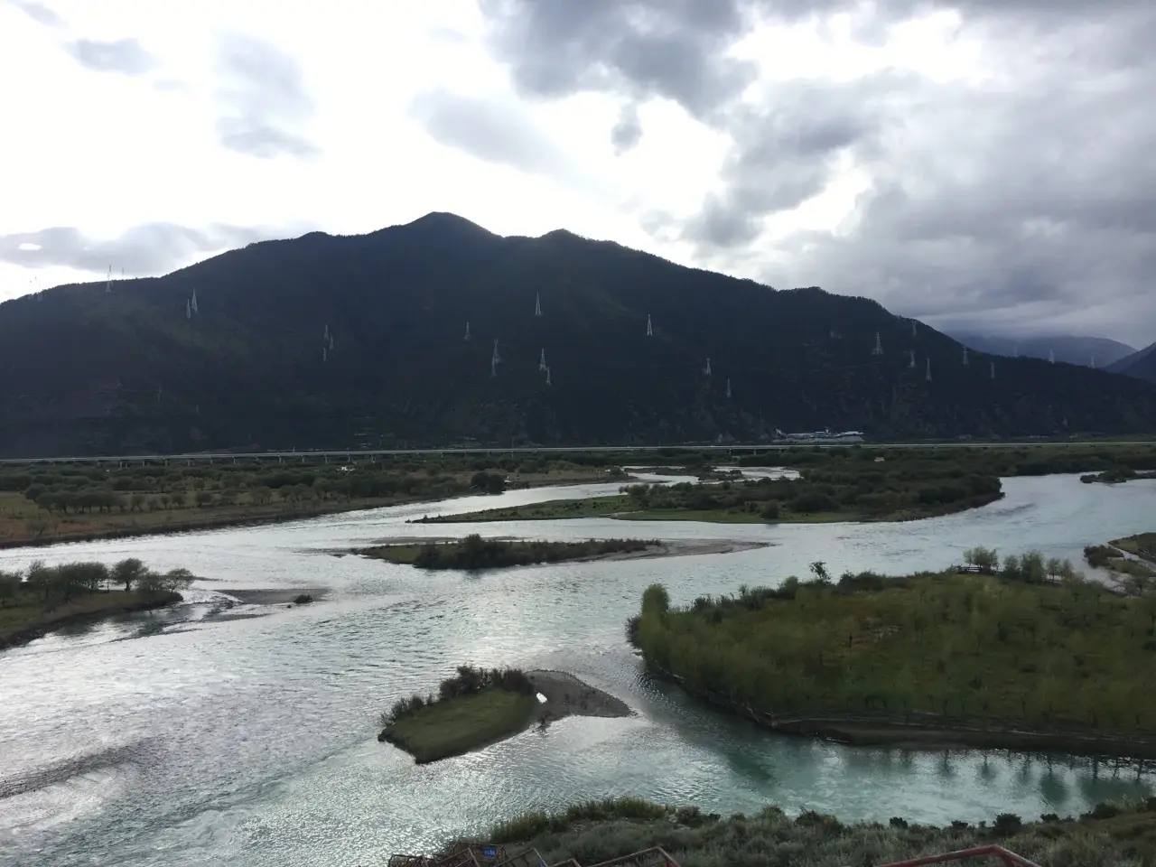 尼洋河风光带