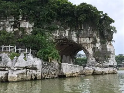 象鼻山