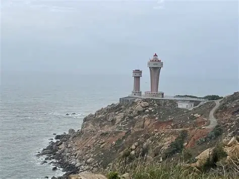 三囱崖灯塔