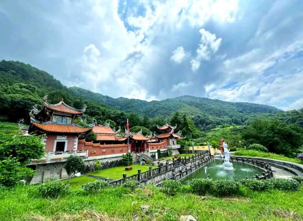 蓬壶百丈岩风景区