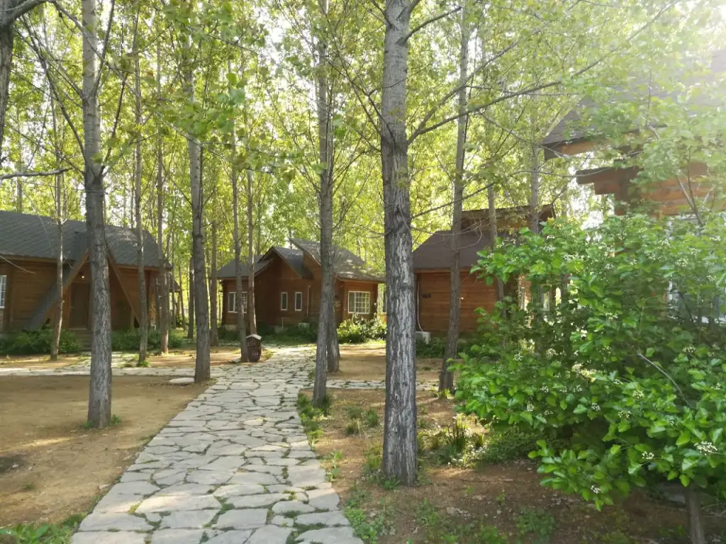 万紫千红生态养生旅游度假区