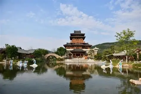 尼山鲁源村景区