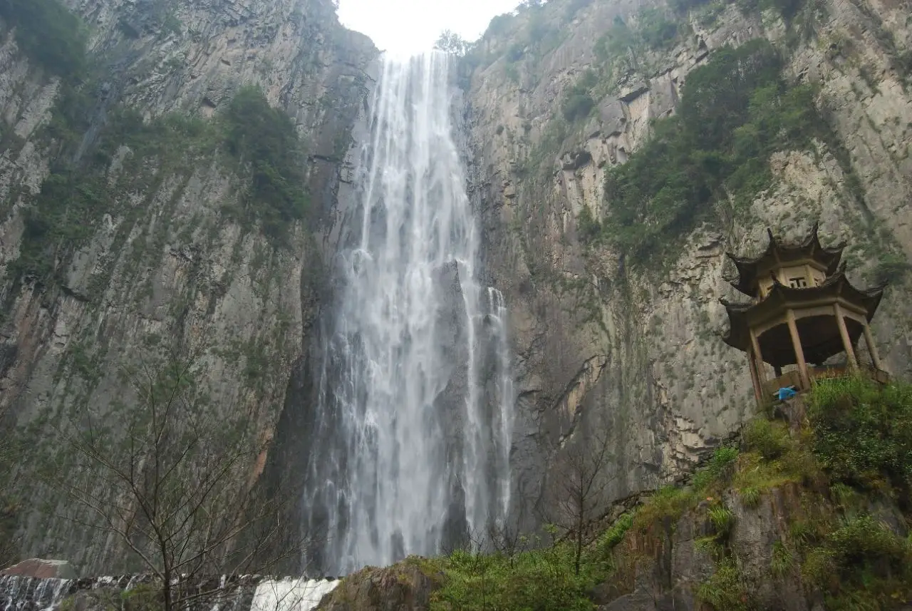 百丈飞瀑