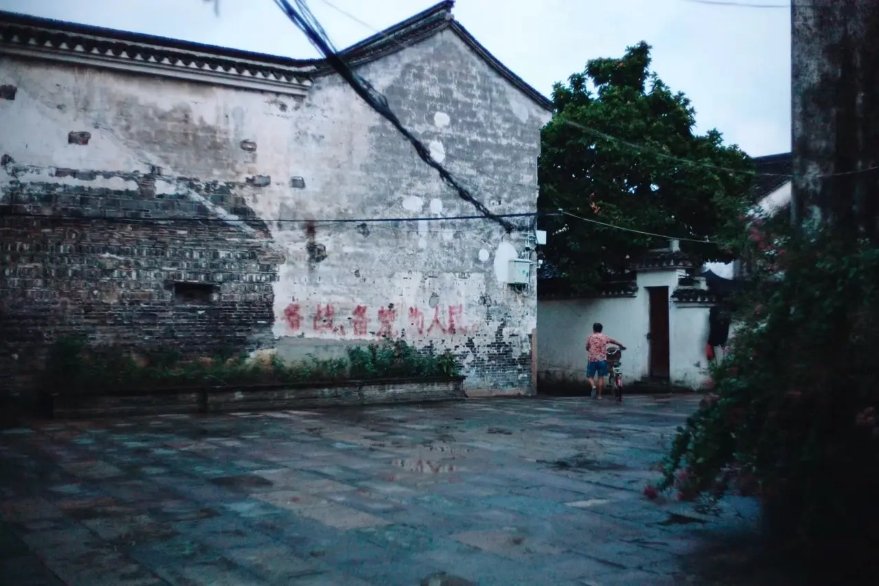 丝绸小镇荻港古村