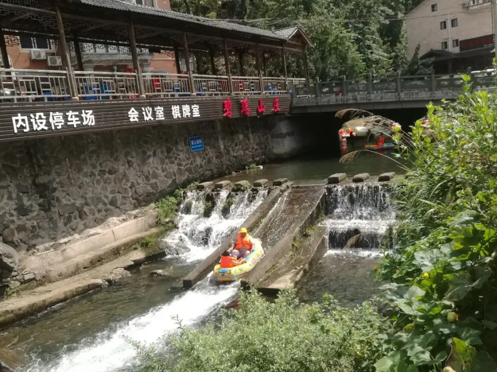 藏龙百瀑