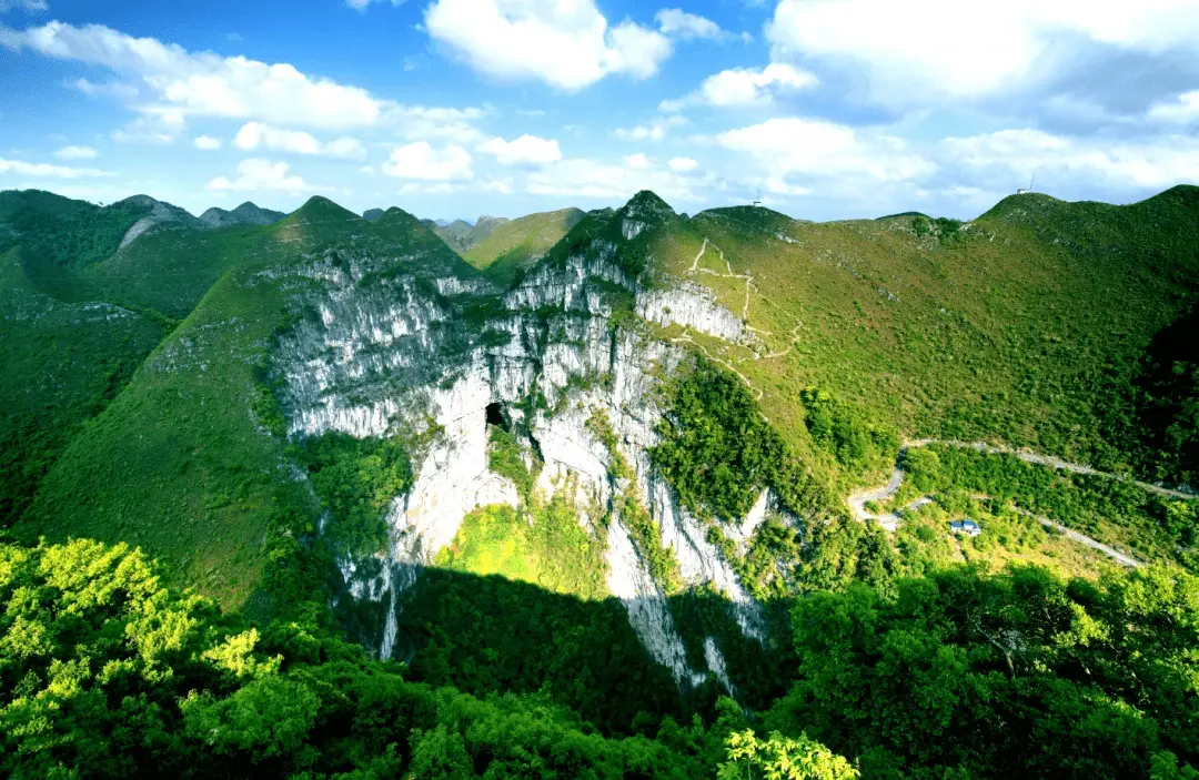 乐业大石围天坑群