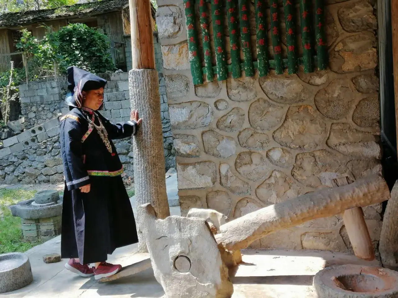 那坡黑衣壮风情园