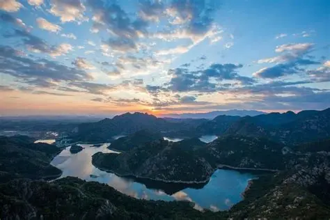 燕塞湖