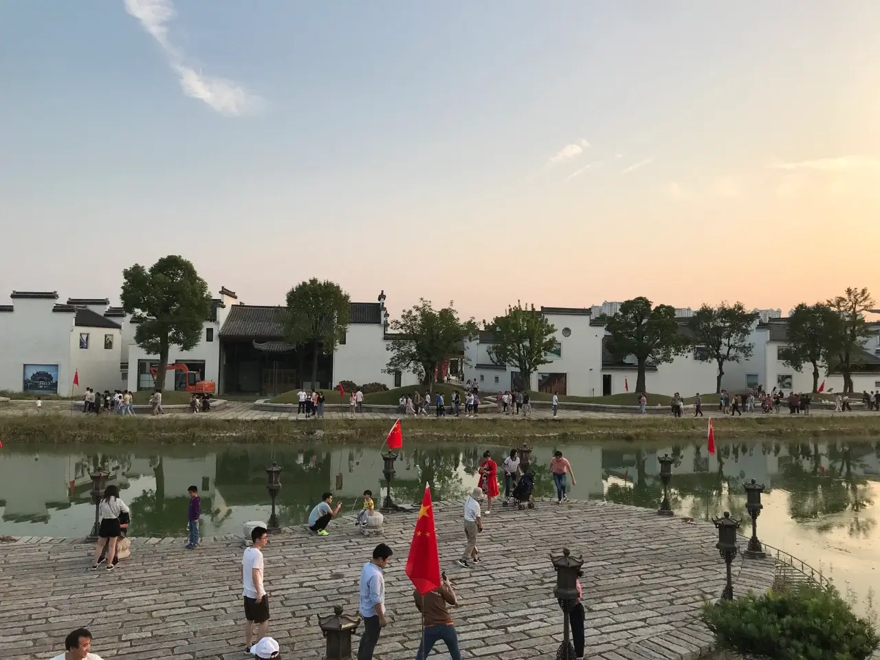 湖上升明月