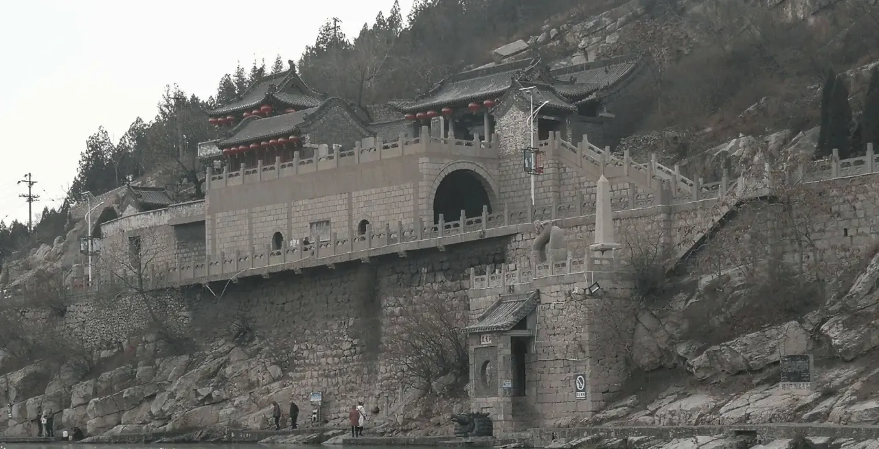 黑龙洞