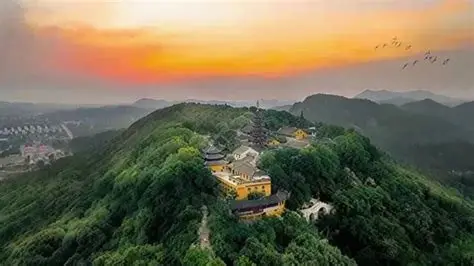 灵岩山