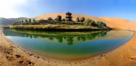 鸣沙山月牙泉