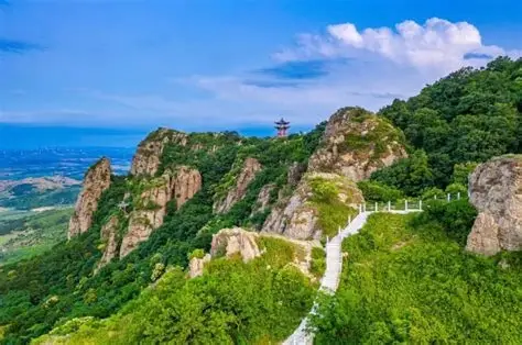 乌兰木图山风景区