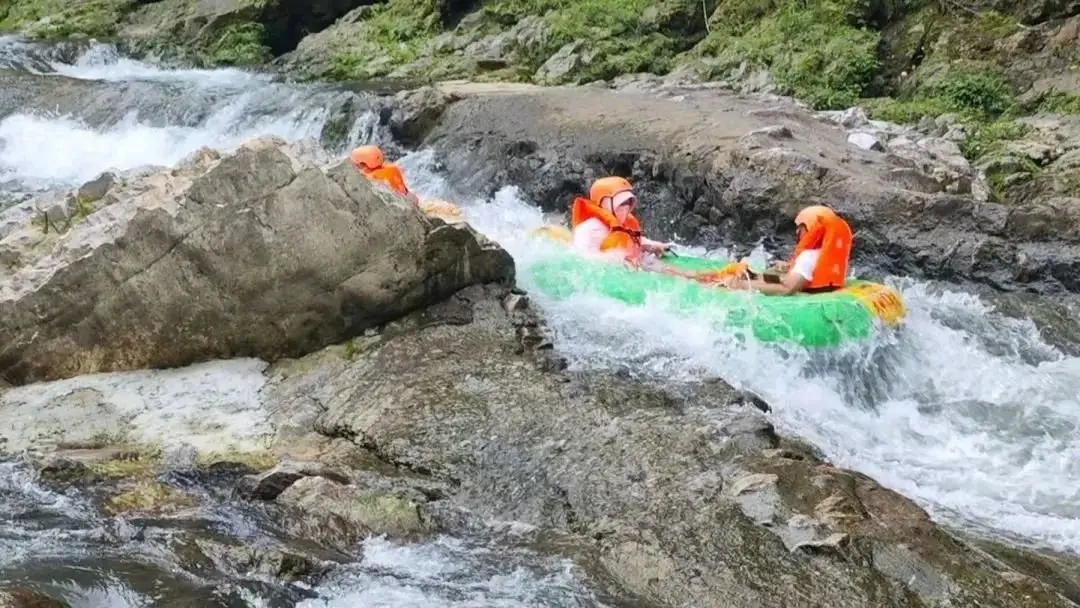 九龙潭漂流景区