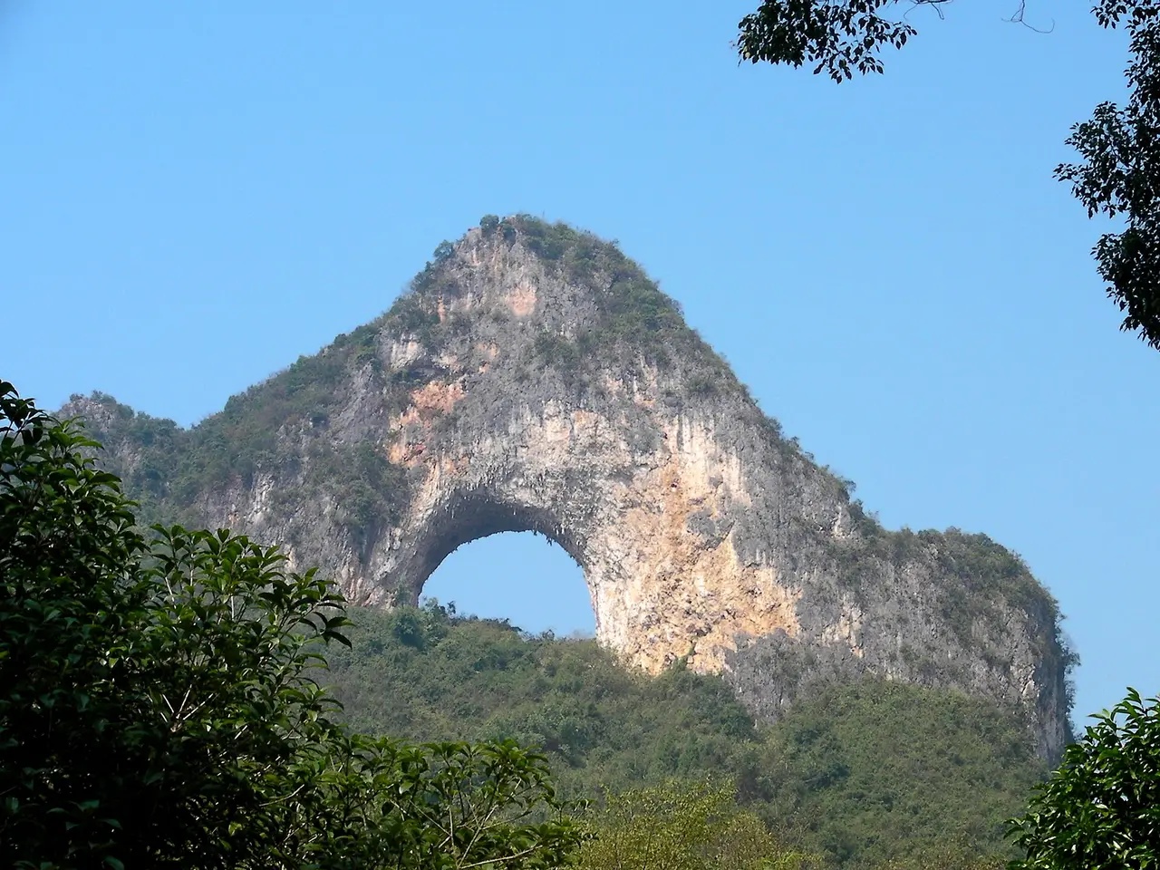 月亮山