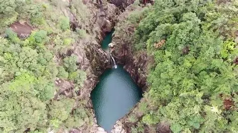鹅凰嶂