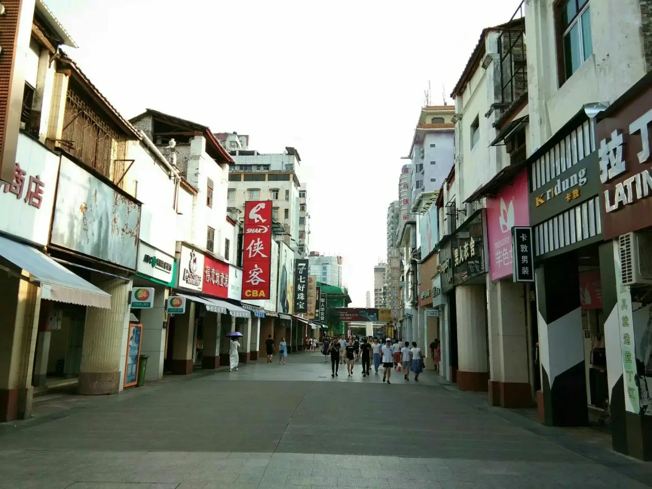 百年东街