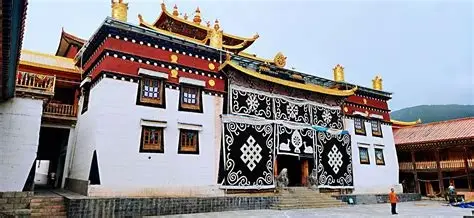 噶丹·东竹林寺