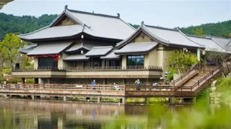 东山问梅村