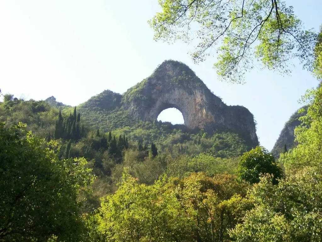 月亮山