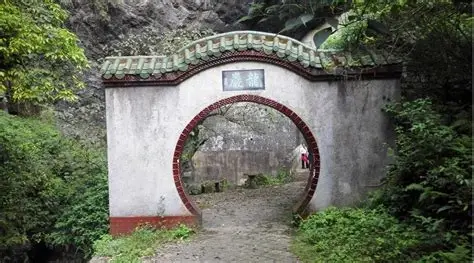 龙岩洞